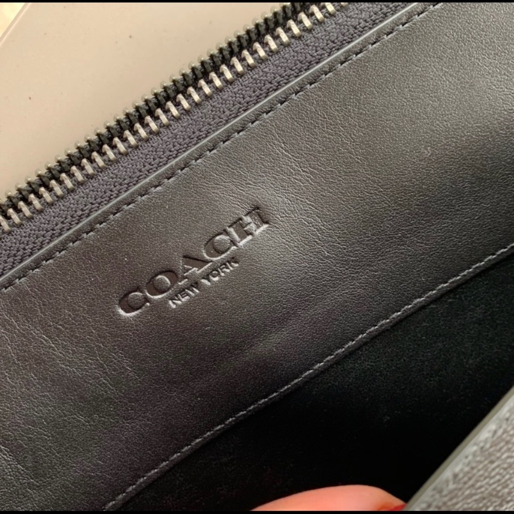 Authentic Coach sign.leather laptop/organizer case - Picture 5 of 8